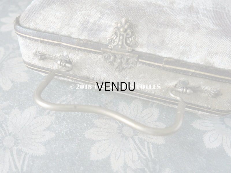 画像12: 19世紀 アンティーク ミラー付シルクベルベットのバッグ ネイルケア＆裁縫道具のセット入り グレイッシュグリーン