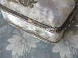 画像11: 19世紀 アンティーク ミラー付シルクベルベットのバッグ ネイルケア＆裁縫道具のセット入り グレイッシュグリーン