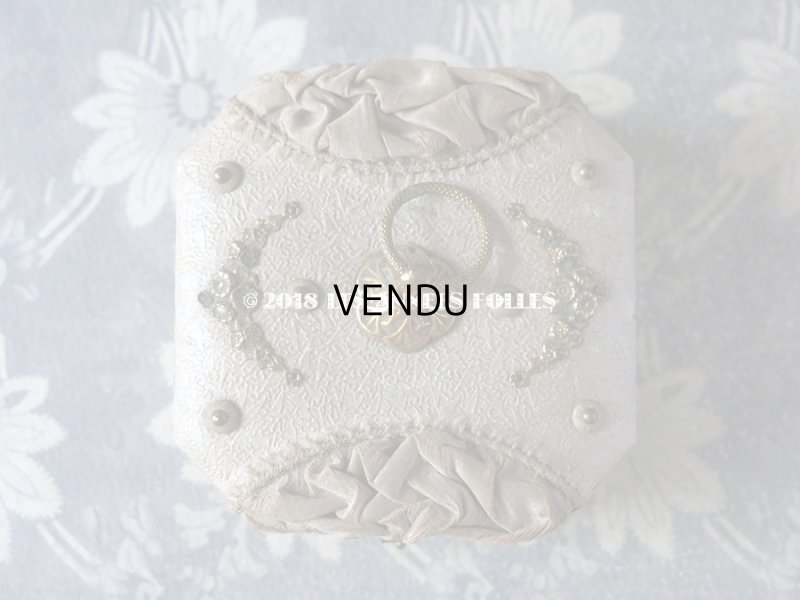 画像4: 19世紀 アンティーク ナポレオン3世時代 お菓子箱 ライムグレー 脚付き 木箱 ドラジェ & チョコレート 