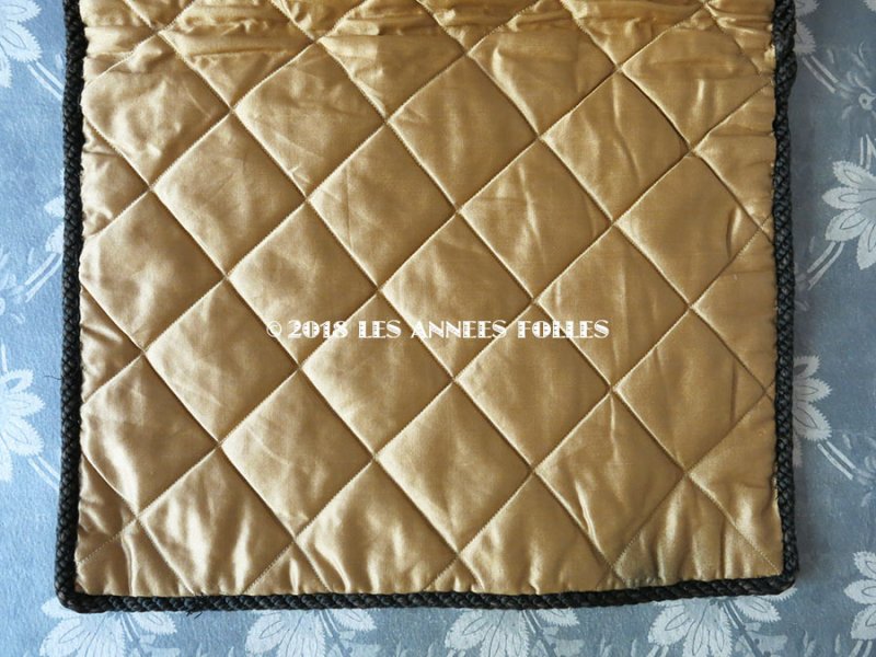 画像4: 19世紀 アンティーク シルク製 ハンキーケース 黒 モノグラム＆花刺繍 ハンカチ用ポシェット 