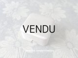 アンティーク 小さなジュエリーボックス オフホワイトのシルクサテン