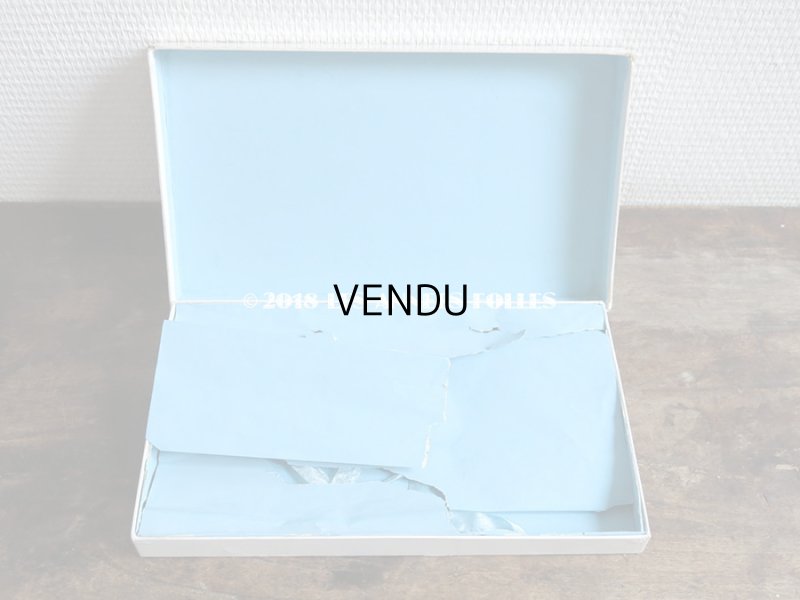 画像11: ＊蚤の市セット＊ 19世紀末 アンティーク 結婚式用ハンカチの紙箱 2点セット ゴールドの美しいモノグラム【 IE 】入り　