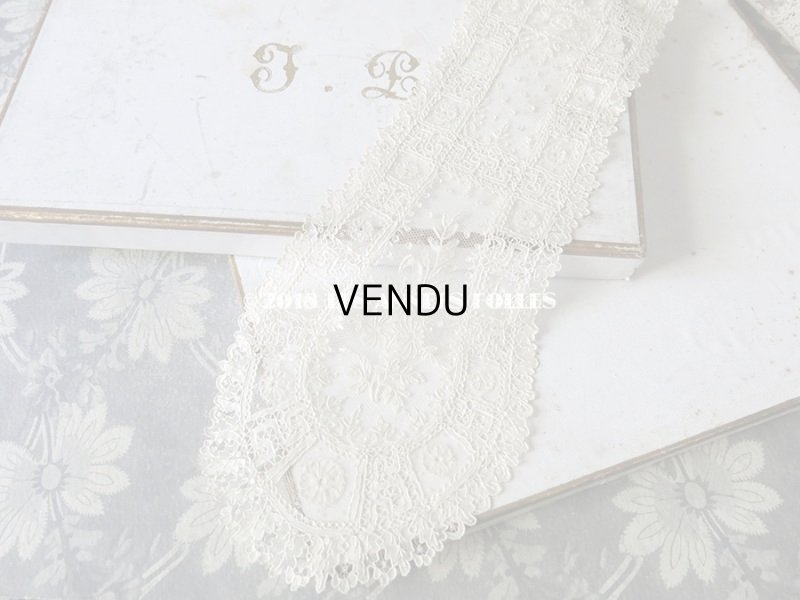 画像4: ＊蚤の市セット＊ 19世紀末 アンティーク 結婚式用ハンカチの紙箱 2点セット ゴールドの美しいモノグラム【 IE 】入り　