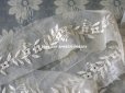 画像4: 1930年代 アンティーク 花模様の刺繍入り 幅広 チュールレース 