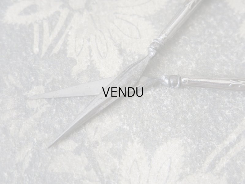 画像13: 1930年代 アンティーク シルバー製 リボン柄のソーイングセット 裁縫道具