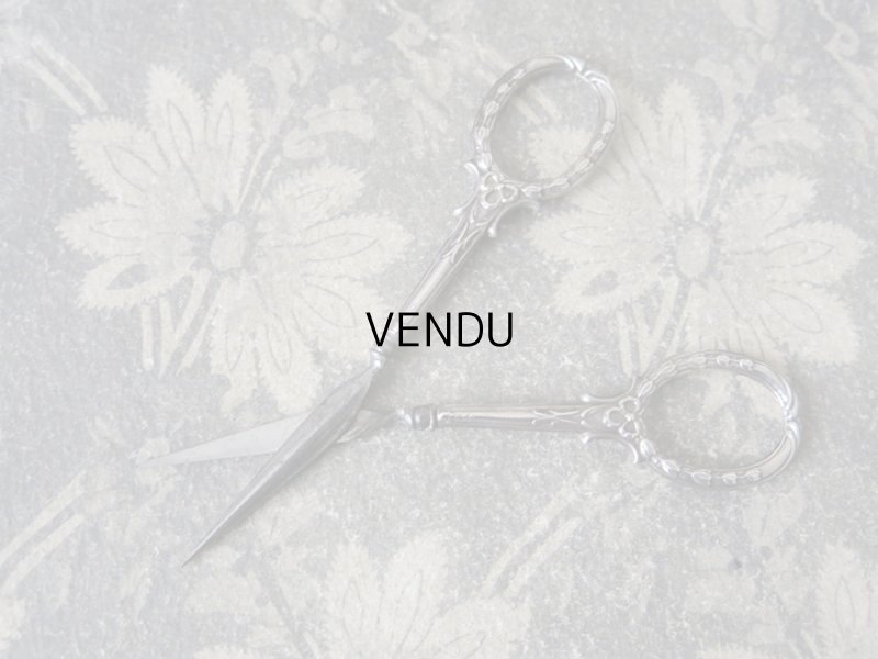 画像12: 1930年代 アンティーク シルバー製 リボン柄のソーイングセット 裁縫道具