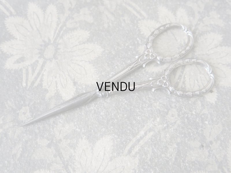 画像11: 1930年代 アンティーク シルバー製 リボン柄のソーイングセット 裁縫道具