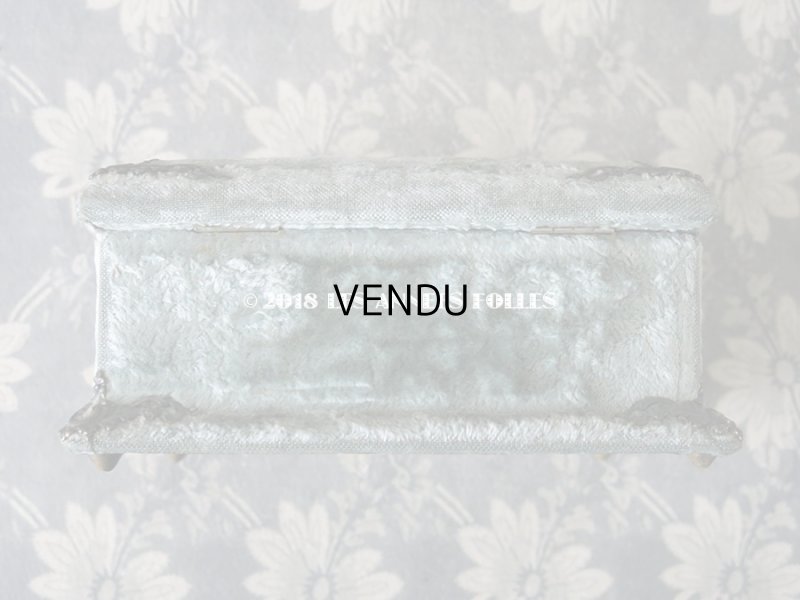 画像4: 19世紀末 アンティーク グレイッシュグリーンの裁縫箱 金具&脚付き