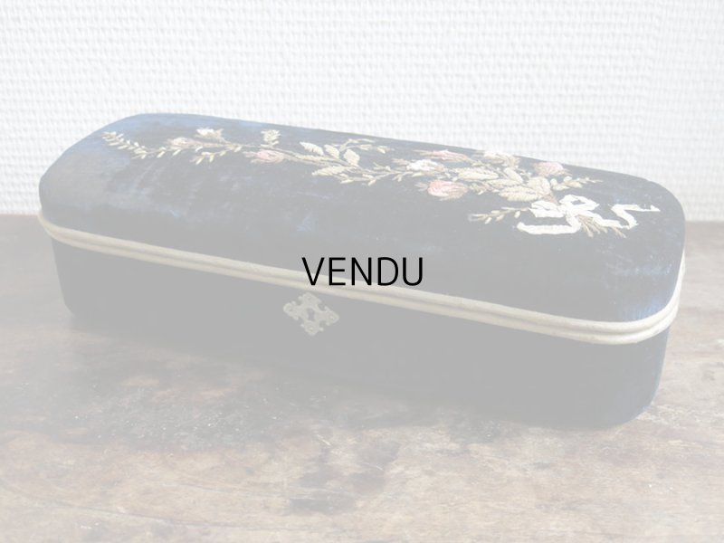 画像3: 19世紀 アンティーク 薔薇のブーケのリボン刺繍入り グローブボックス  ダークブルーのベルベット