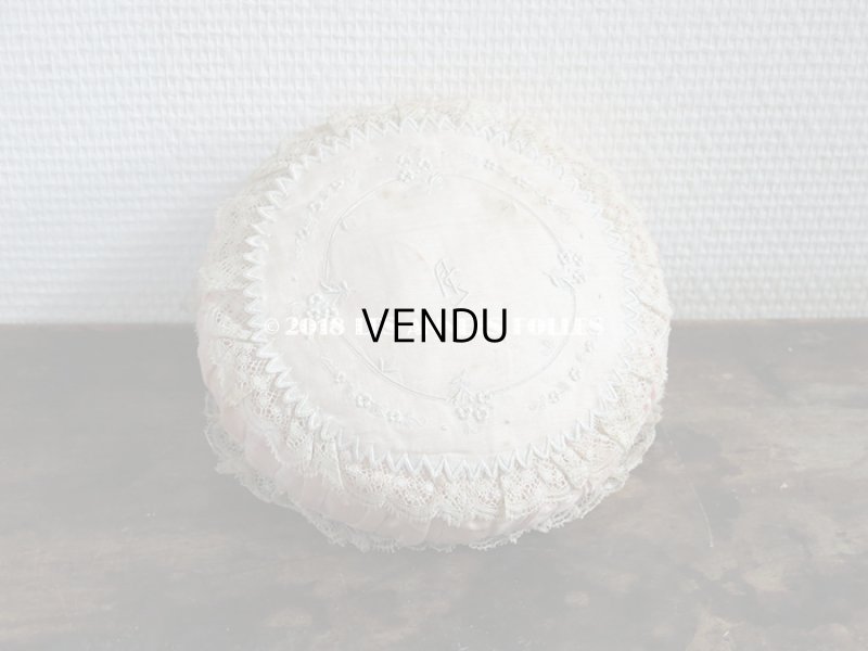 画像7: 1920年代 アンティーク モノグラム刺繍入り ピンクのクッション