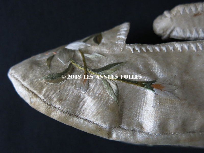 画像15: 18世紀 アンティーク シルク製 ベビー用シューズ  白百合の刺繍入り 