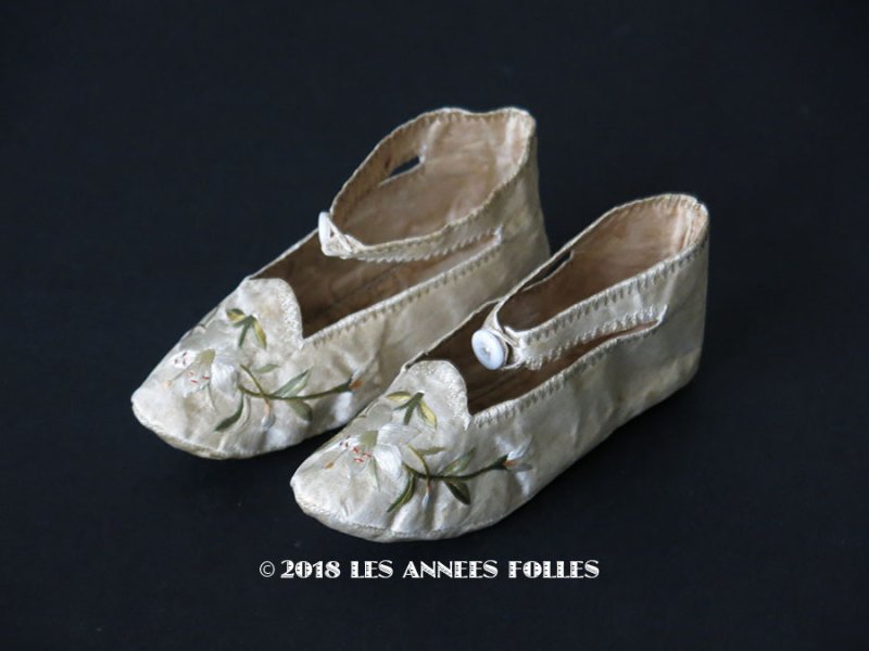 画像3: 18世紀 アンティーク シルク製 ベビー用シューズ  白百合の刺繍入り 