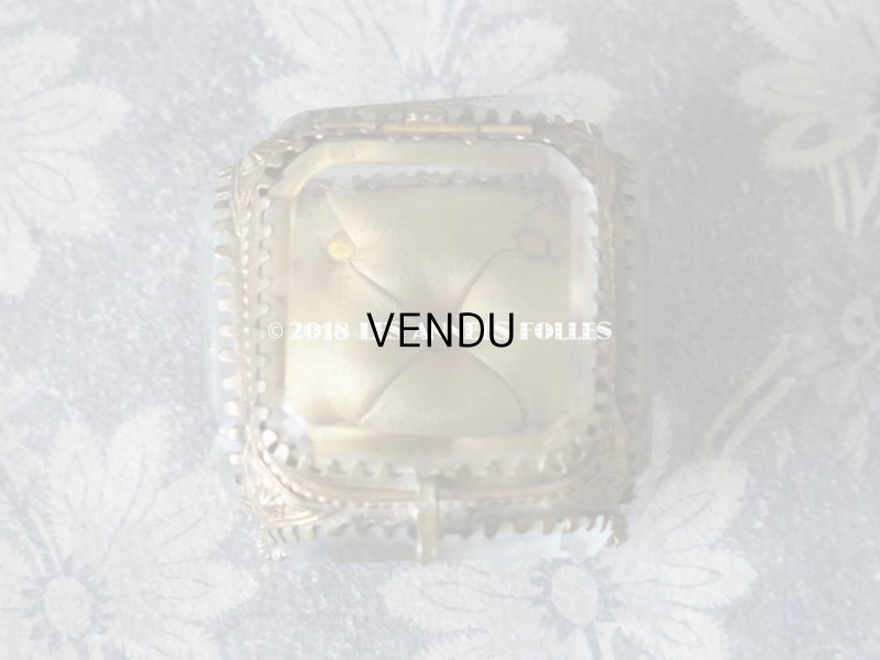 画像4: アンティーク 小さなジュエリーボックス 淡いマスタードカラーのシルク製クッション