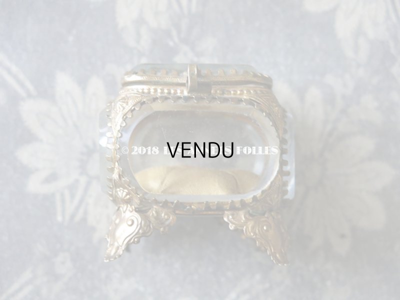 画像6: アンティーク 小さなジュエリーボックス 淡いマスタードカラーのシルク製クッション