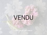 アンティーク ピンクのベルベットの花のコサージュ