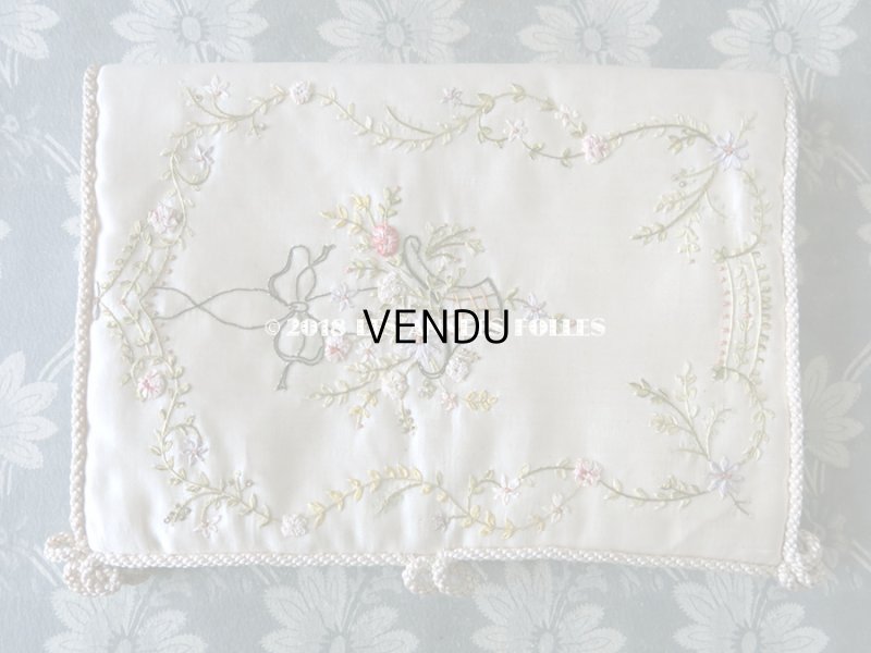 画像4: アンティーク シルク製 ハンキーケース 薔薇の花かご & ガーランド リボン刺繍  ハンカチ用ポシェット 