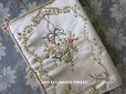 画像1: アンティーク シルク製 ハンキーケース 薔薇の花かご & ガーランド リボン刺繍  ハンカチ用ポシェット  (1)