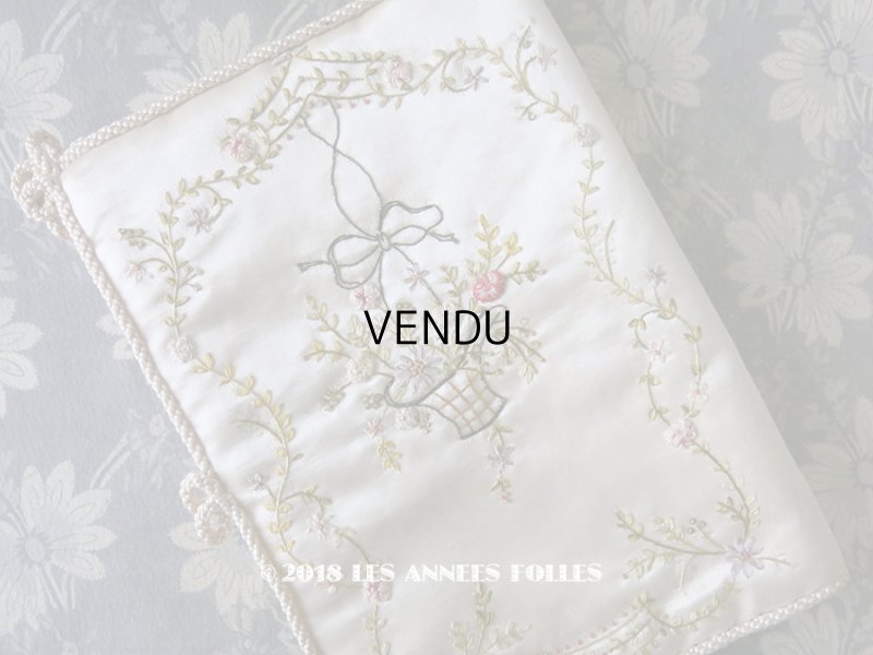 画像1: アンティーク シルク製 ハンキーケース 薔薇の花かご & ガーランド リボン刺繍  ハンカチ用ポシェット 