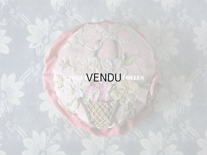 画像3: 【クリスマスセール2018対象外】 19世紀末 アンティーク ピンクッション 花かごのリボン刺繍