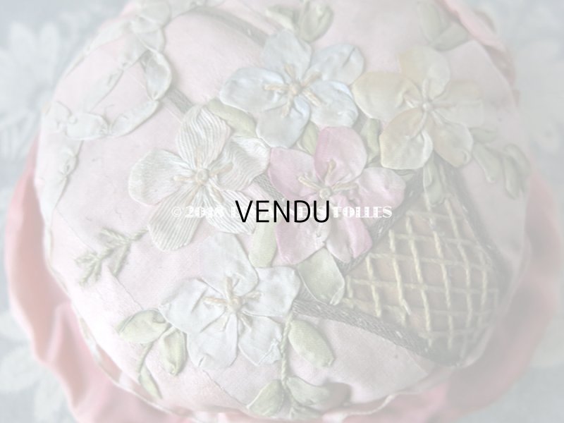 画像8: 【クリスマスセール2018対象外】 19世紀末 アンティーク ピンクッション 花かごのリボン刺繍