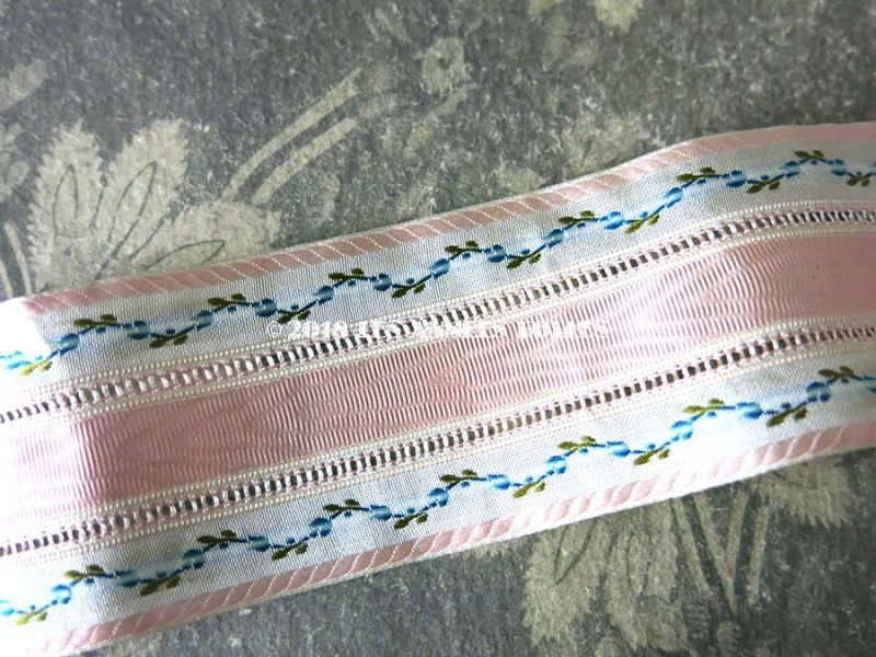 画像2: 19世紀 アンティーク シルク製 リボン  ピンク ブルーの花のガーランド  3.1cm幅