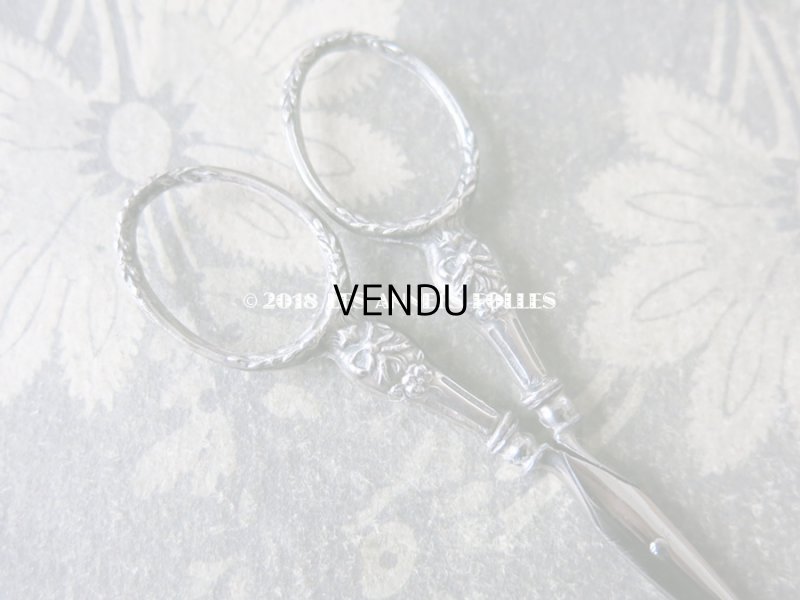 画像13: 1900年代 アンティーク シルバー製 リボン柄のソーイングセット 裁縫道具