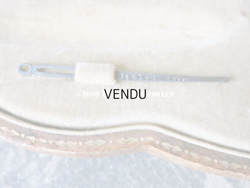 画像18: 1900年代 アンティーク シルバー製 リボン柄のソーイングセット 裁縫道具