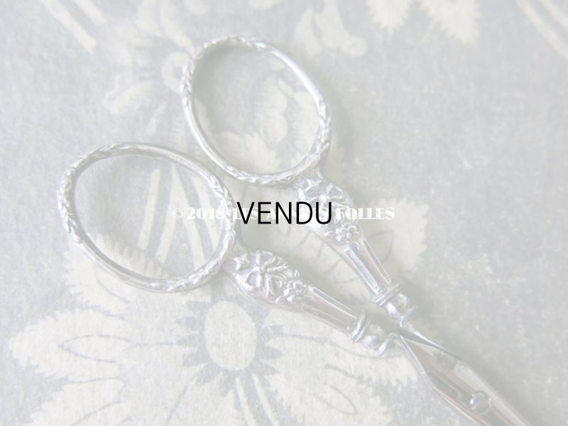 画像12: 1900年代 アンティーク シルバー製 リボン柄のソーイングセット 裁縫道具