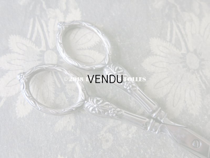 画像16: 1900年代 アンティーク シルバー製 リボン柄のソーイングセット 裁縫道具