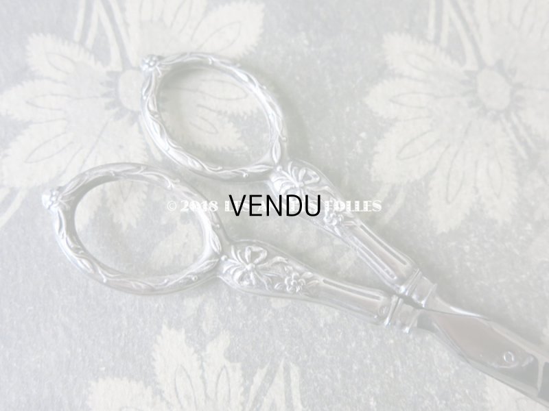 画像17: 1900年代 アンティーク シルバー製 リボン柄のソーイングセット 裁縫道具