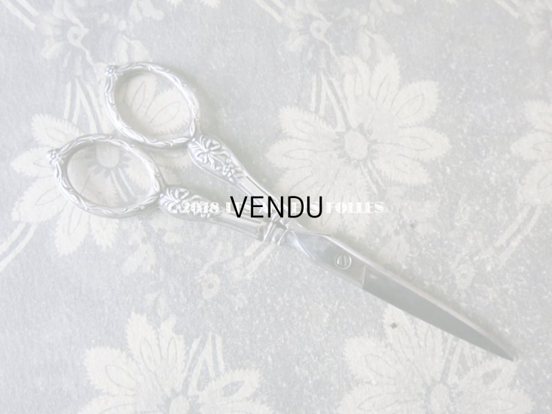 画像14: 1900年代 アンティーク シルバー製 リボン柄のソーイングセット 裁縫道具