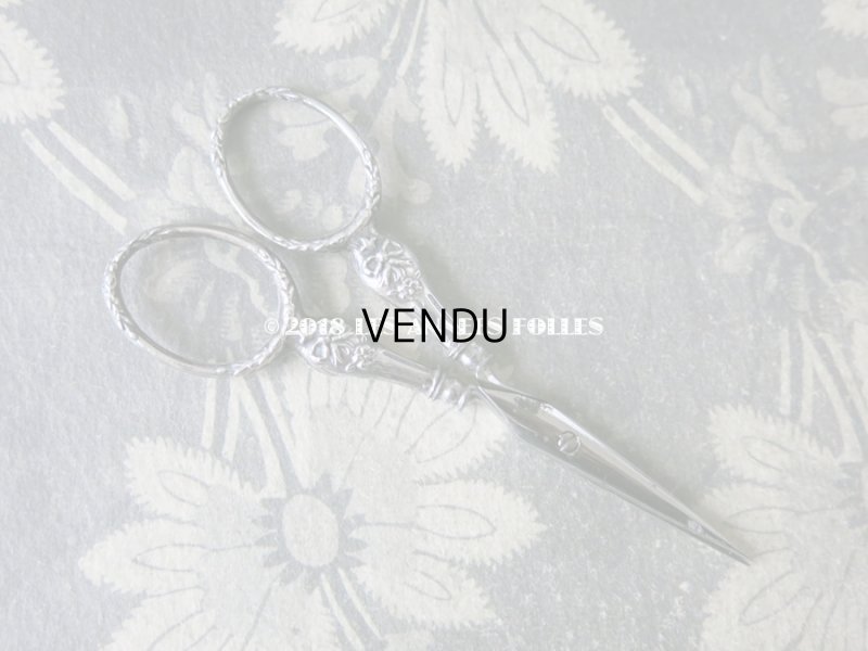 画像10: 1900年代 アンティーク シルバー製 リボン柄のソーイングセット 裁縫道具