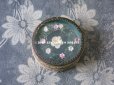画像2: 19世紀 アンティーク 淡いピンク＆白い薔薇のガラス箱   ドラジェ & チョコレート  付けボクロ (2)