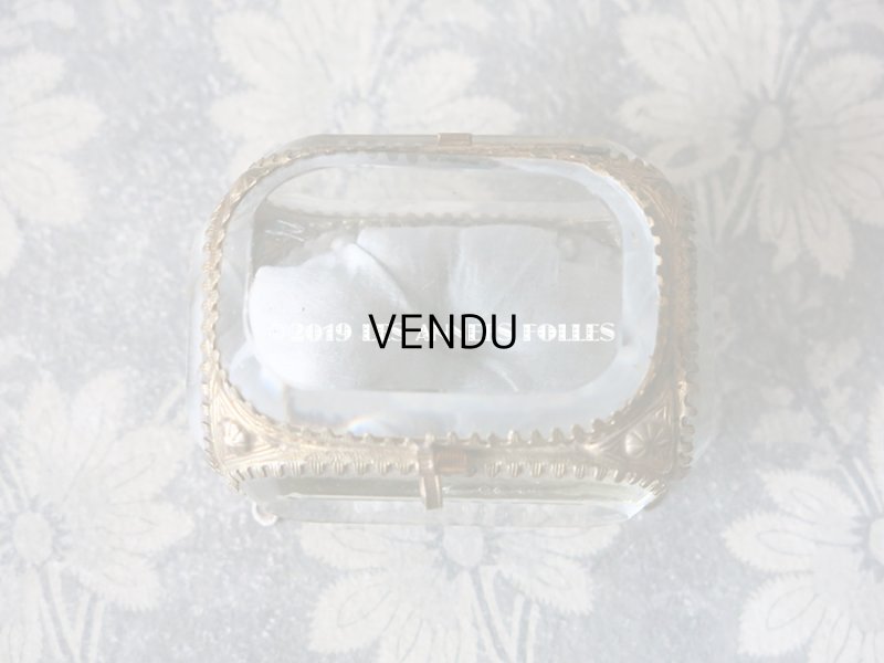 画像3: アンティーク 小さなジュエリーボックス 淡いグレイッシュブルーのシルク製クッション