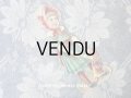 アンティーク クロモ 人形と遊ぶピンクの帽子の少女