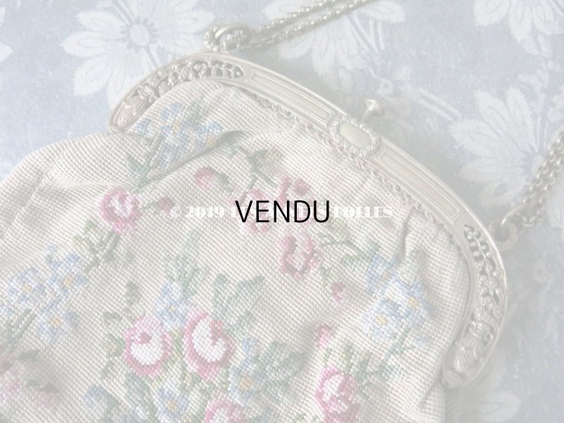 画像7: 19世紀末 アンティーク  オモニエール 薔薇模様 ニードルポイント 天使のモチーフ付 シャンパンゴールドのフレーム