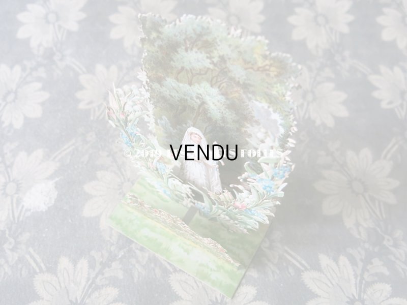 画像7: アンティーク  初聖体の立体カニヴェ 森の中のコミュ二オンの少女 鈴蘭&薔薇&勿忘草