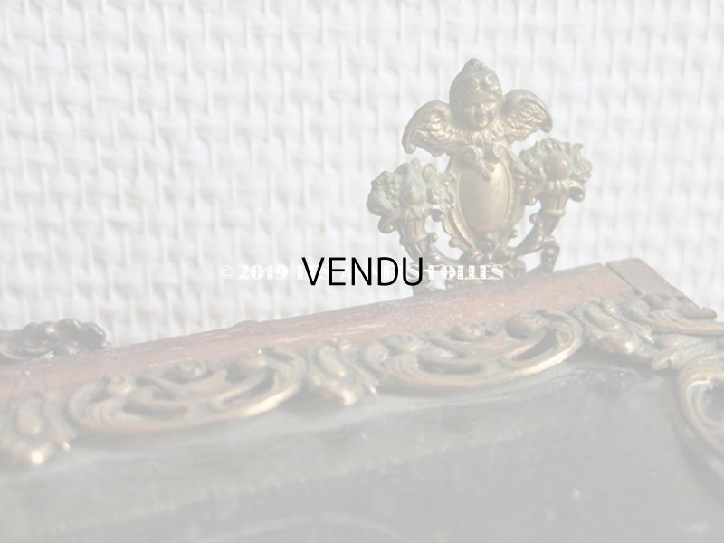 画像12: 19世紀末 アンティーク グローブ・ド・マリエ  ピンクのクッション＆ワックスフラワー 天使＆ロカイユ装飾のフレーム