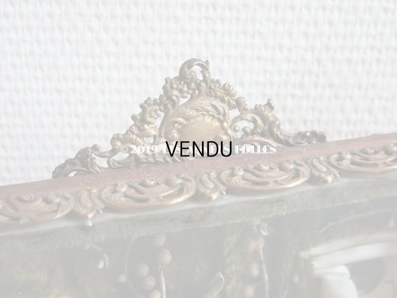 画像10: 19世紀末 アンティーク グローブ・ド・マリエ  ピンクのクッション＆ワックスフラワー 天使＆ロカイユ装飾のフレーム