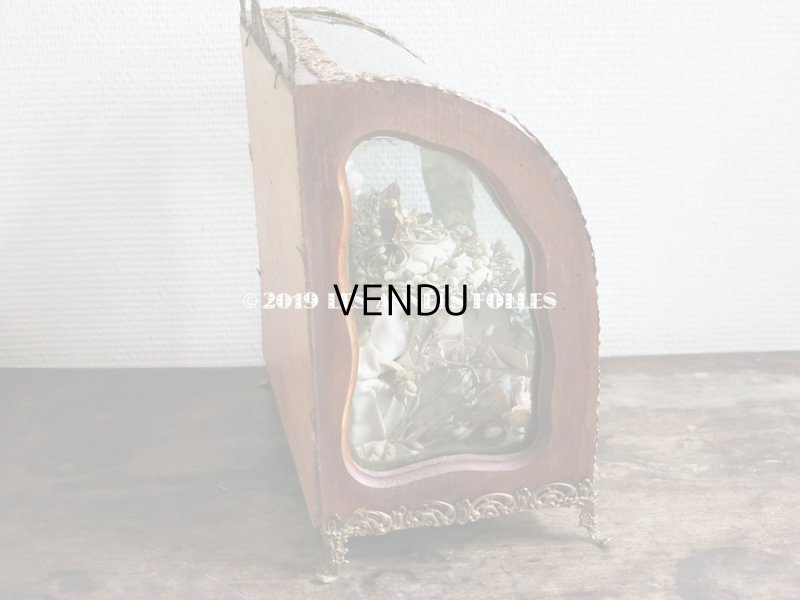 画像8: 19世紀末 アンティーク グローブ・ド・マリエ  ピンクのクッション＆ワックスフラワー 天使＆ロカイユ装飾のフレーム