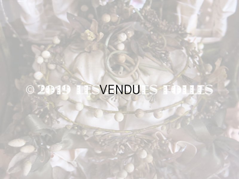 画像4: 19世紀末 アンティーク グローブ・ド・マリエ  ピンクのクッション＆ワックスフラワー 天使＆ロカイユ装飾のフレーム