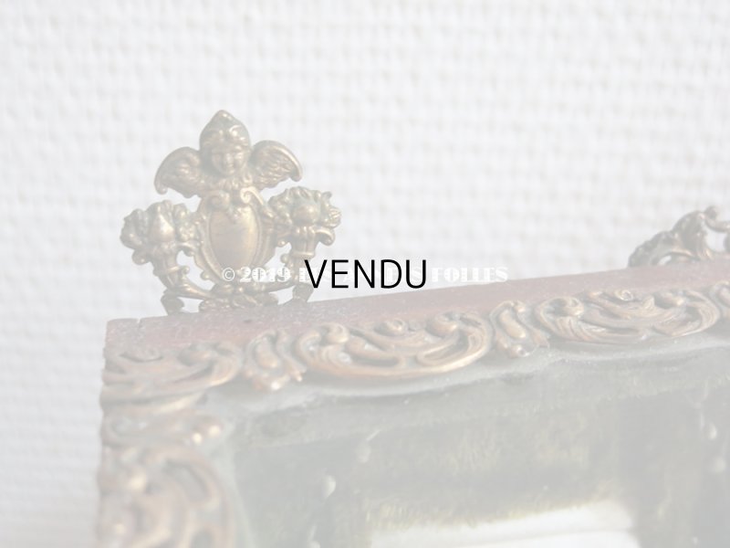 画像11: 19世紀末 アンティーク グローブ・ド・マリエ  ピンクのクッション＆ワックスフラワー 天使＆ロカイユ装飾のフレーム