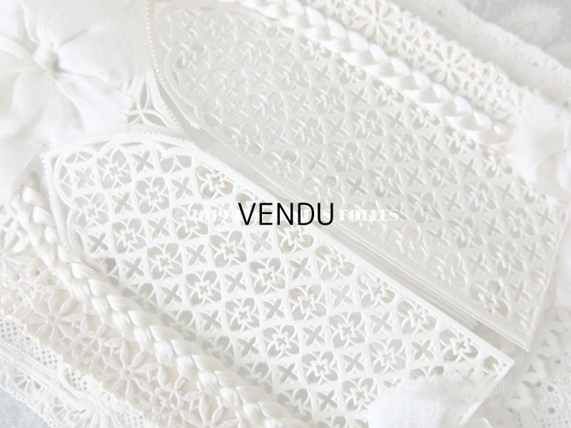 画像3: アンティーク  初聖体の立体カニヴェ コミュ二オンの少女 リボンが結ばれた扉