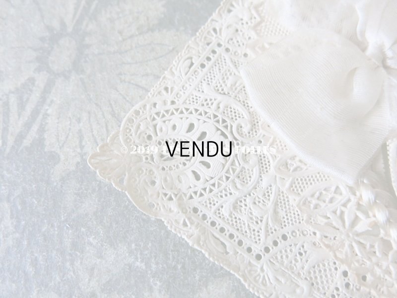 画像7: アンティーク  初聖体の立体カニヴェ コミュ二オンの少女 リボンが結ばれた扉