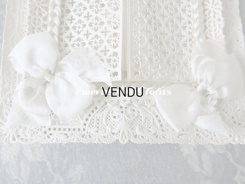 画像8: アンティーク  初聖体の立体カニヴェ コミュ二オンの少女 リボンが結ばれた扉