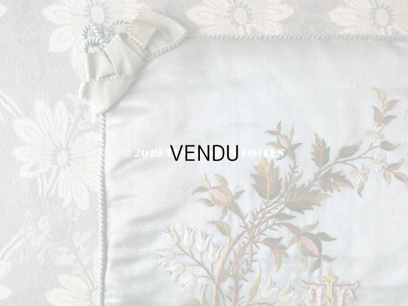 画像6: 19世紀末 アンティーク シルク製 ハンキーケース 鈴蘭&モノグラム刺繍入り スモーキーブルー ハンカチ用ポシェット