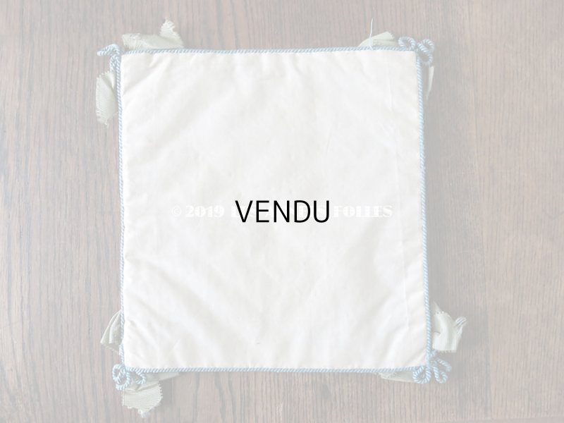 画像12: 19世紀末 アンティーク シルク製 ハンキーケース 鈴蘭&モノグラム刺繍入り スモーキーブルー ハンカチ用ポシェット