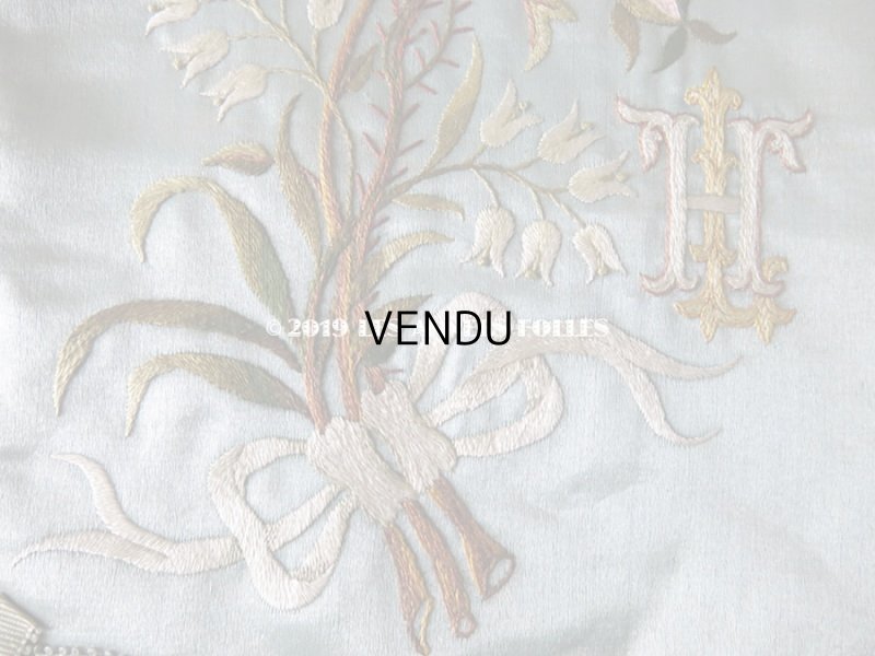 画像4: 19世紀末 アンティーク シルク製 ハンキーケース 鈴蘭&モノグラム刺繍入り スモーキーブルー ハンカチ用ポシェット