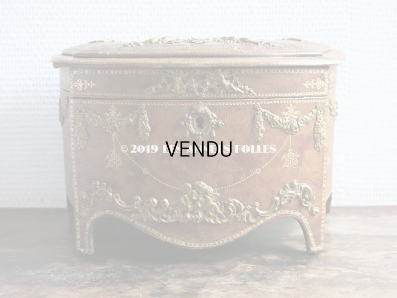 画像12: アンティーク 本革製 大きなジュエリーケース 天使と花のガーランド & ロカイユ装飾のオルモル