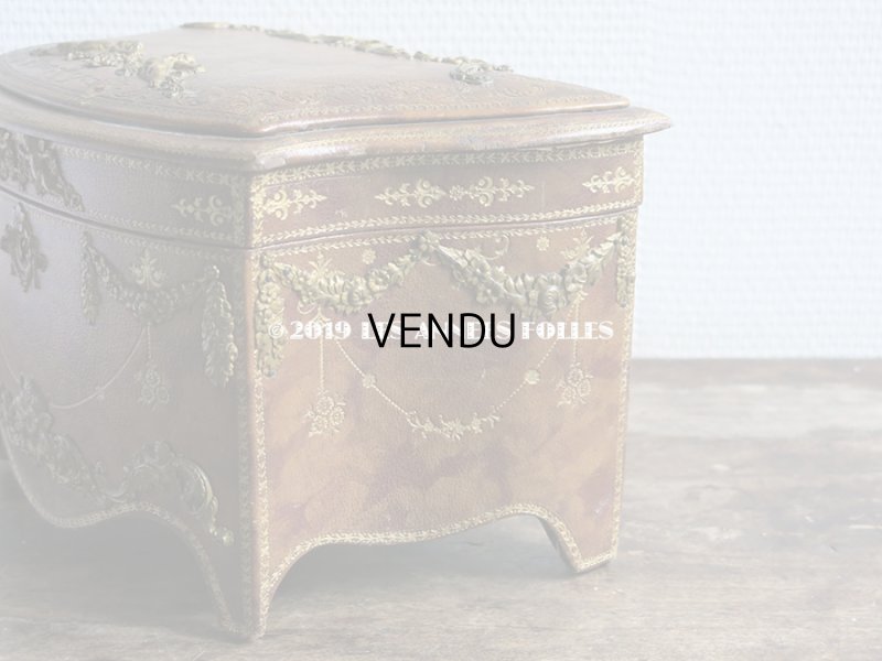 画像14: アンティーク 本革製 大きなジュエリーケース 天使と花のガーランド & ロカイユ装飾のオルモル